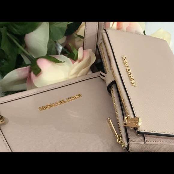 🌷Authentic MICHAEL KORS Large Ballet Tote Set🌷 - Picture 7 of 8